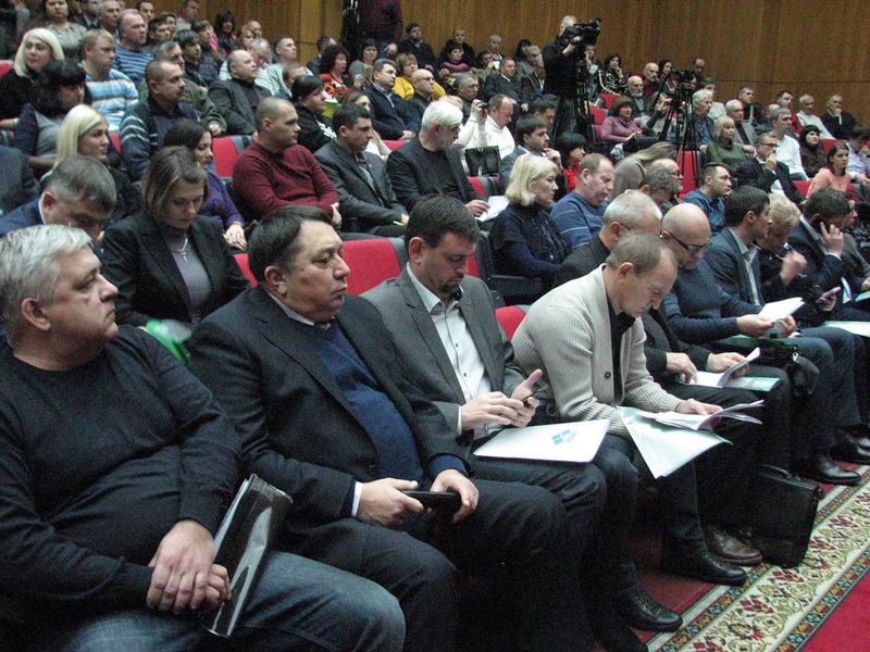 Для підтримки молоді та національно-патріотичного виховання розроблено довгострокові програми