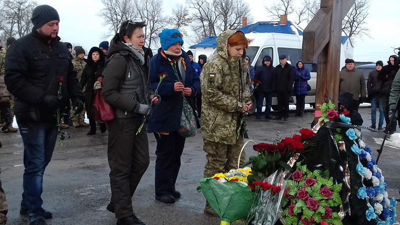 До могил невідомих бійців веде наша  пам'ять про їхній подвиг