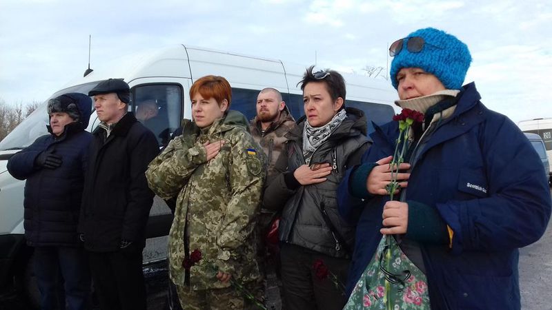 До могил невідомих бійців веде наша  пам'ять про їхній подвиг