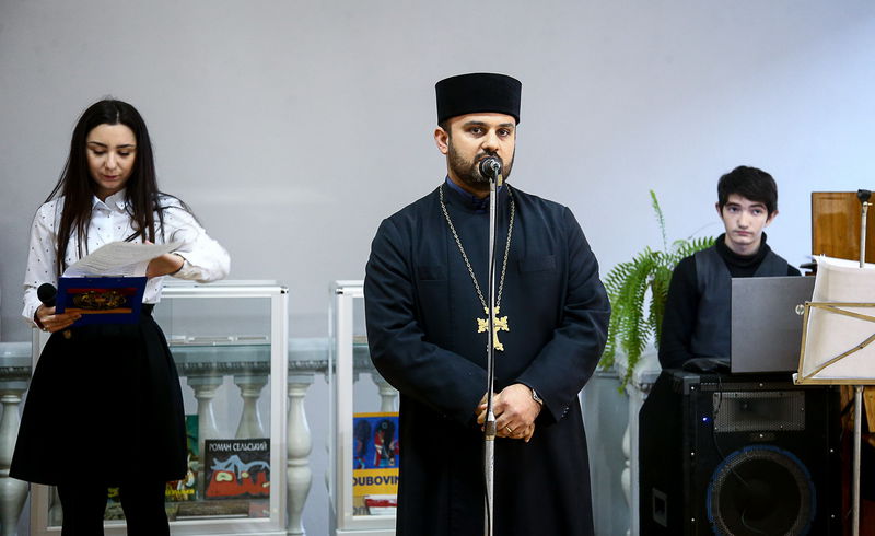 У річницю землетрусу у Вірменії в Запоріжжі відкрилася виставка «Квіти граната»
