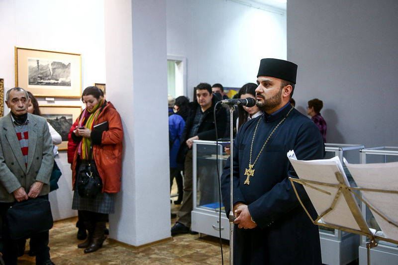 У річницю землетрусу у Вірменії в Запоріжжі відкрилася виставка «Квіти граната»
