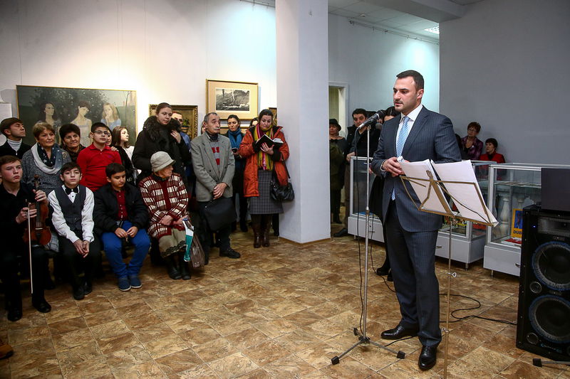 У річницю землетрусу у Вірменії в Запоріжжі відкрилася виставка «Квіти граната»
