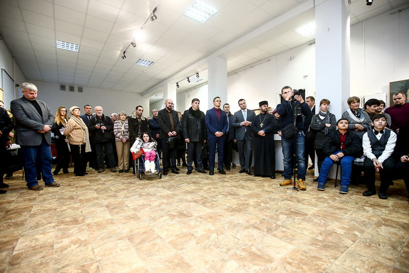 У річницю землетрусу у Вірменії в Запоріжжі відкрилася виставка «Квіти граната»