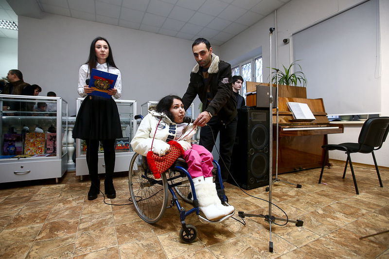 У річницю землетрусу у Вірменії в Запоріжжі відкрилася виставка «Квіти граната»