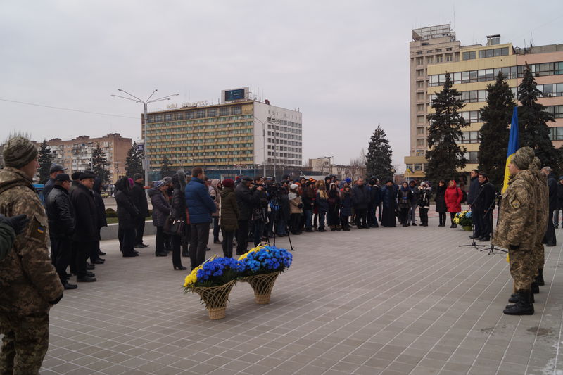 Пасажири потягу єднання вшанували запорізьких героїв