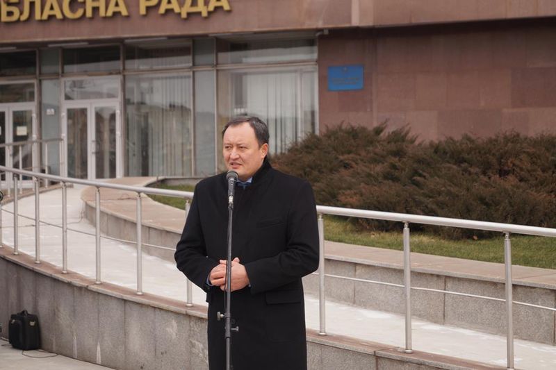Пасажири потягу єднання вшанували запорізьких героїв