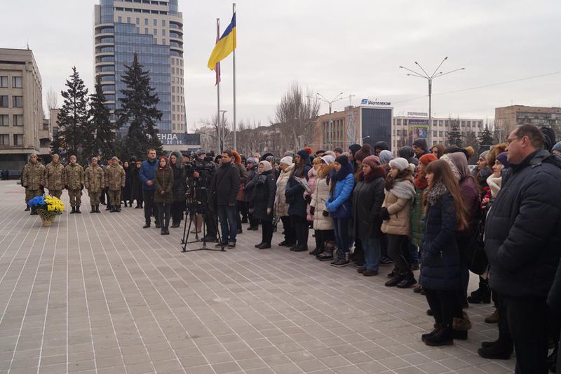 Пасажири потягу єднання вшанували запорізьких героїв