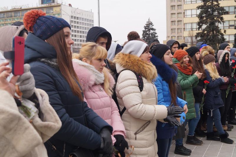 Пасажири потягу єднання вшанували запорізьких героїв