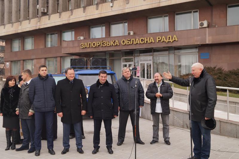 Пасажири потягу єднання вшанували запорізьких героїв