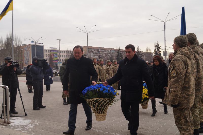 Пасажири потягу єднання вшанували запорізьких героїв