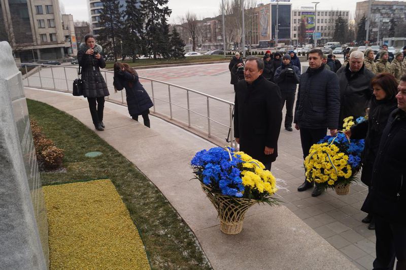 Пасажири потягу єднання вшанували запорізьких героїв