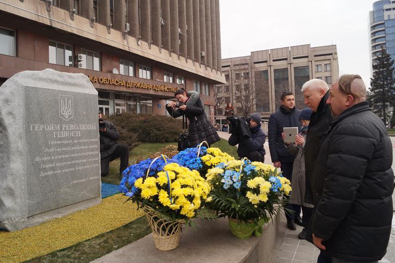 Пасажири потягу єднання вшанували запорізьких героїв