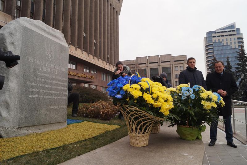 Пасажири потягу єднання вшанували запорізьких героїв