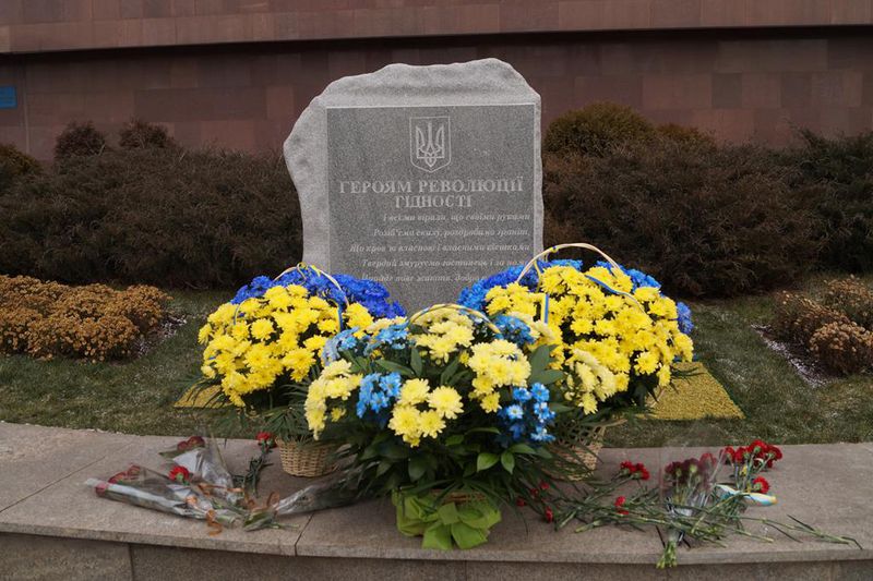 Пасажири потягу єднання вшанували запорізьких героїв
