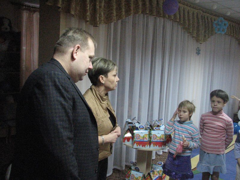 Вихованці православного будинку-інтернату отримали солодкі подарунки