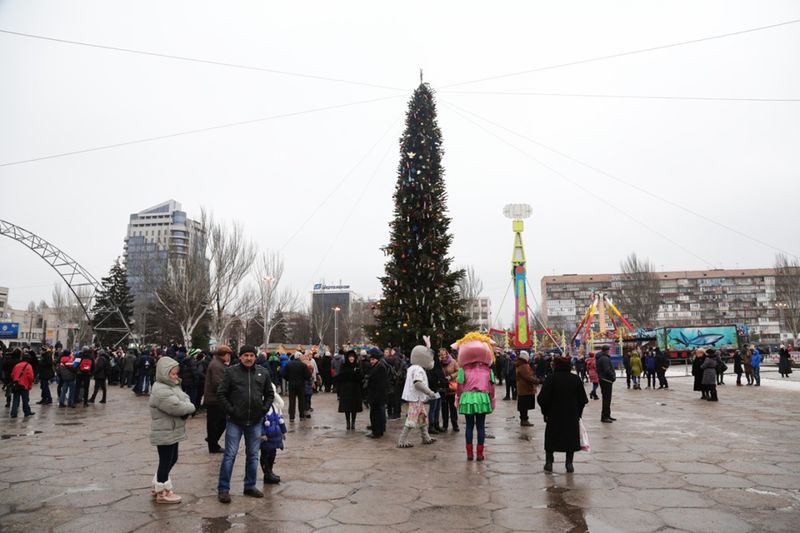 В обласному центрі відкрито головну новорічну ялинку