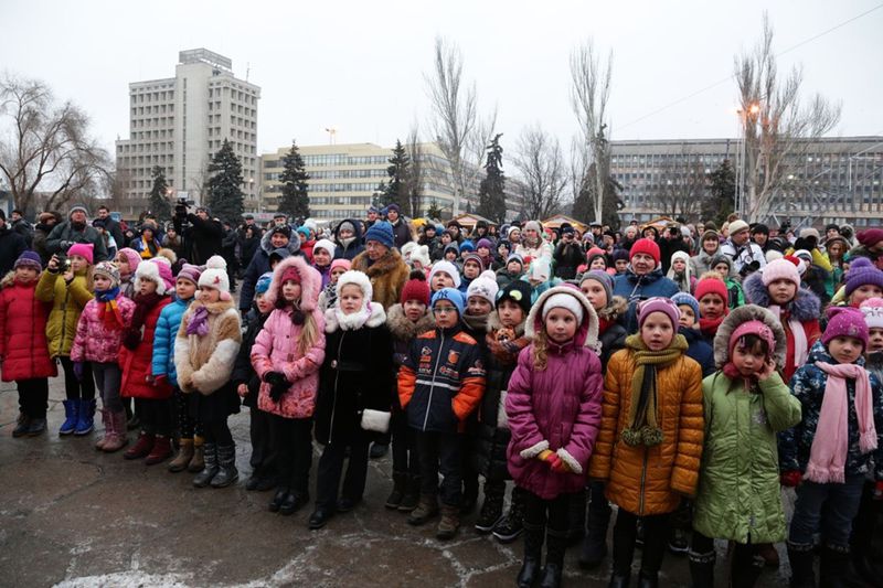 В обласному центрі відкрито головну новорічну ялинку