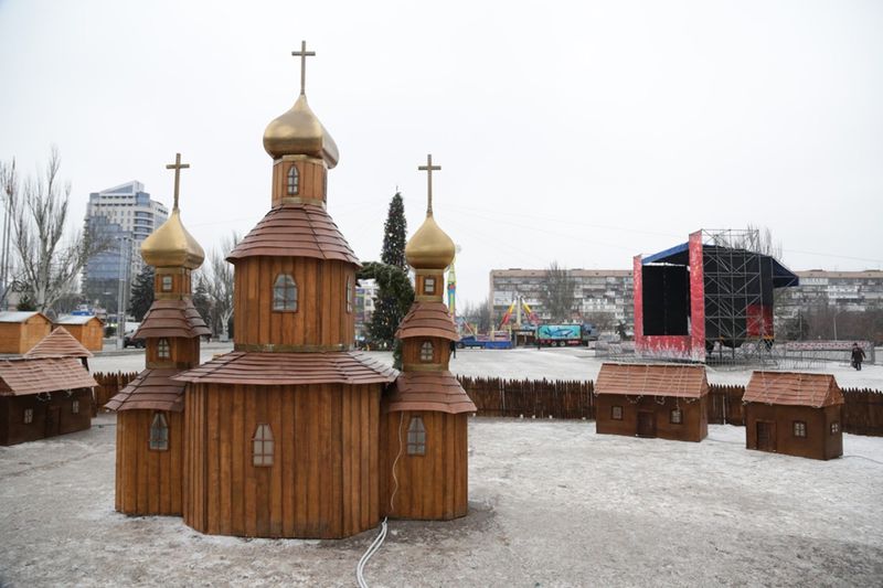 В обласному центрі відкрито головну новорічну ялинку