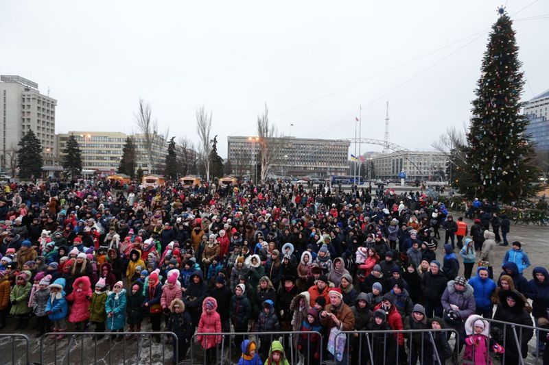 В обласному центрі відкрито головну новорічну ялинку