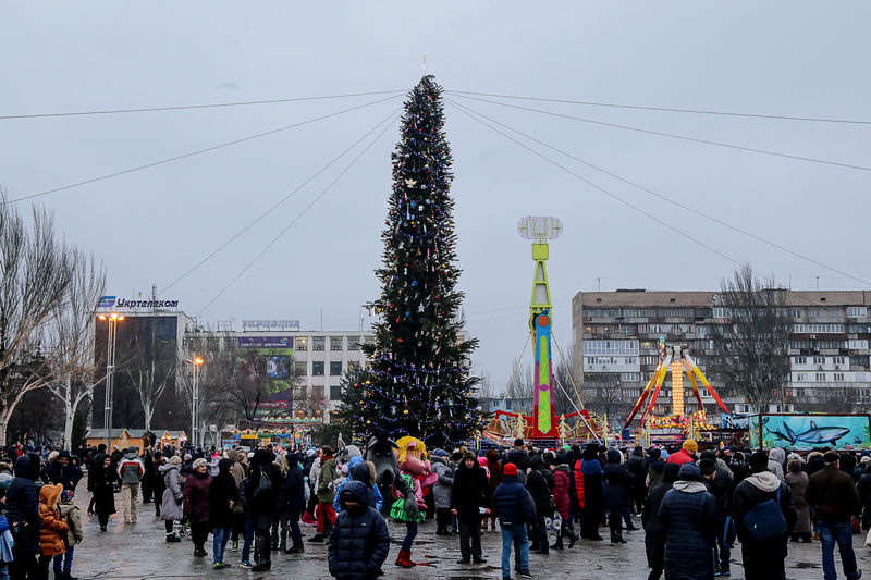 В обласному центрі відкрито головну новорічну ялинку