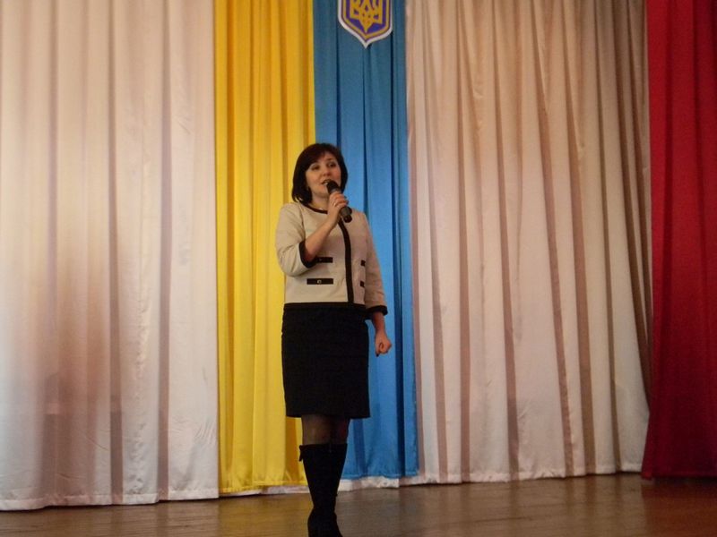 Учнів зі святом привітали подарунками та концертом