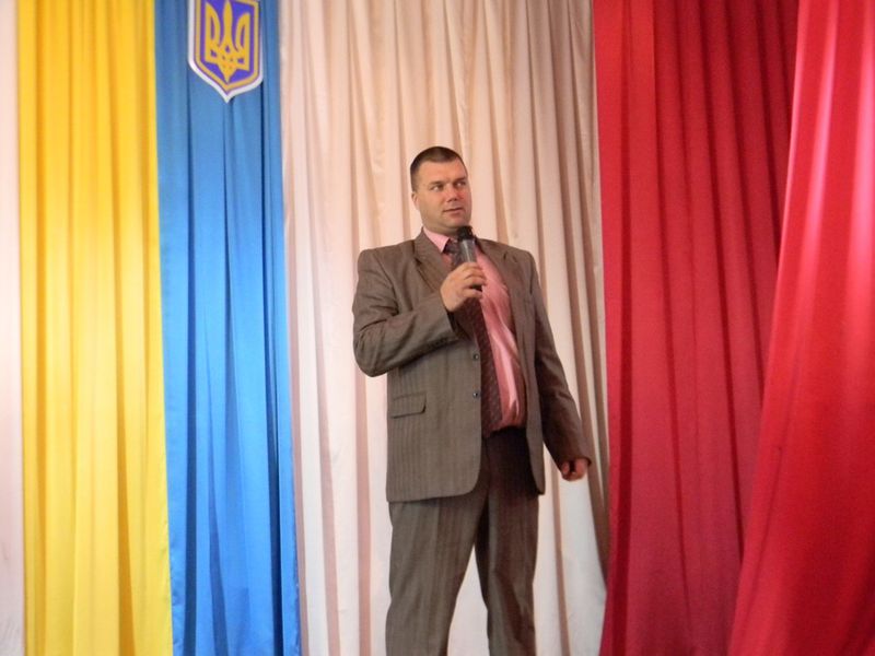 Учнів зі святом привітали подарунками та концертом