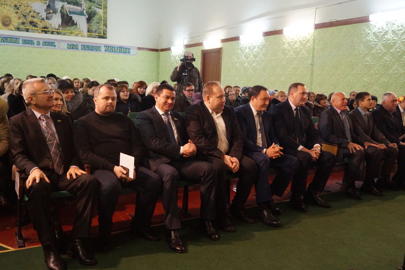 Костянтин Бриль вручив ключі від квартири молодій мамі