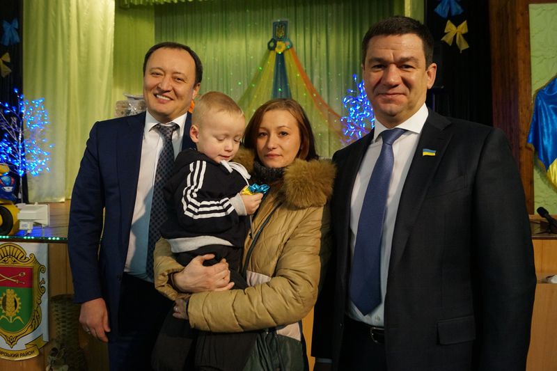 Костянтин Бриль вручив ключі від квартири молодій мамі