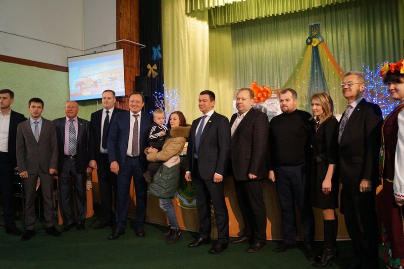 Костянтин Бриль вручив ключі від квартири молодій мамі