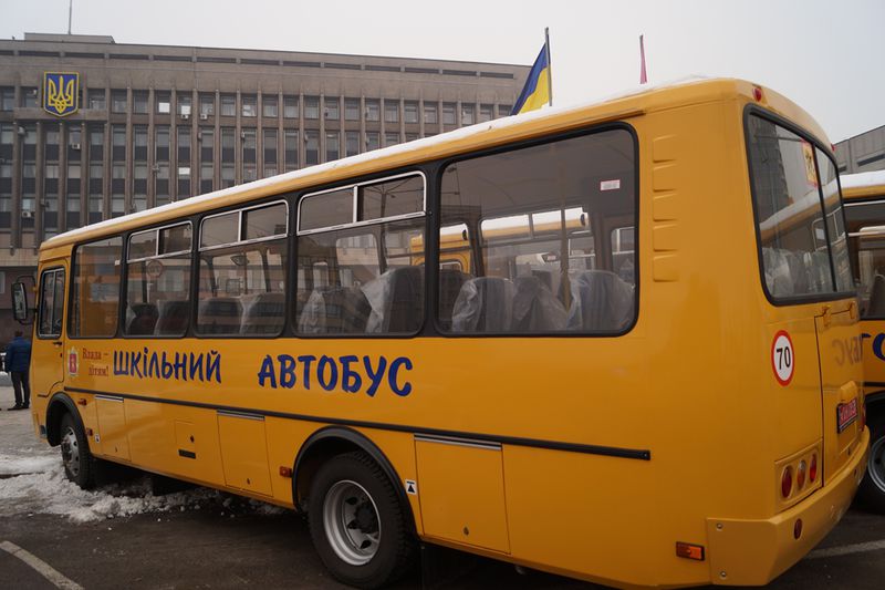 Райони області отримали ще чотири шкільних автобуса