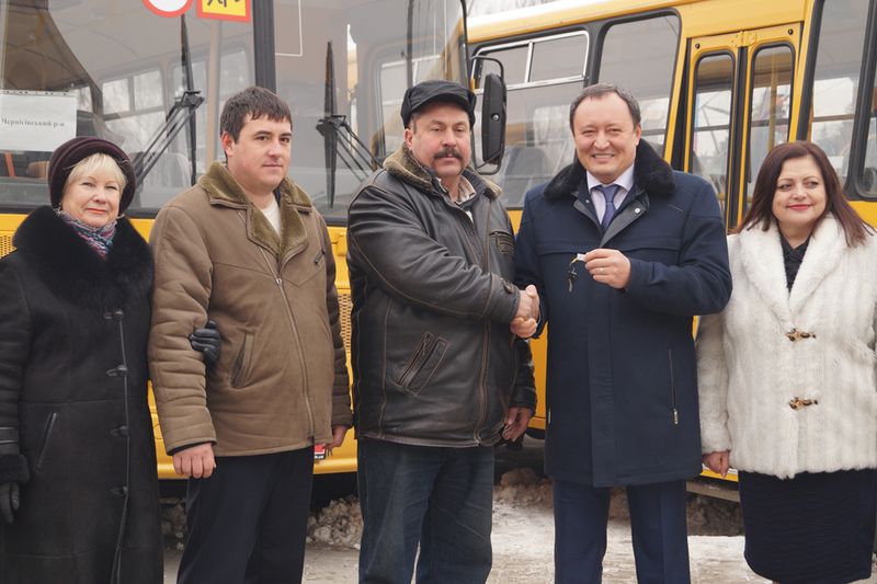 Райони області отримали ще чотири шкільних автобуса