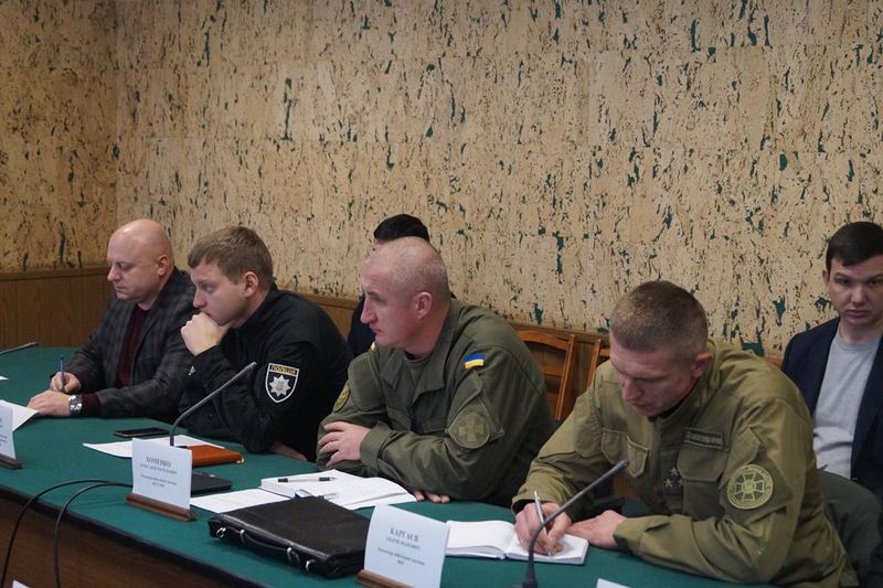 Правоохоронці та рятувальники переходять на посилений режим роботи