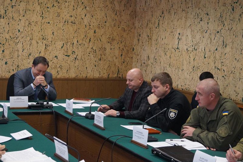 Правоохоронці та рятувальники переходять на посилений режим роботи