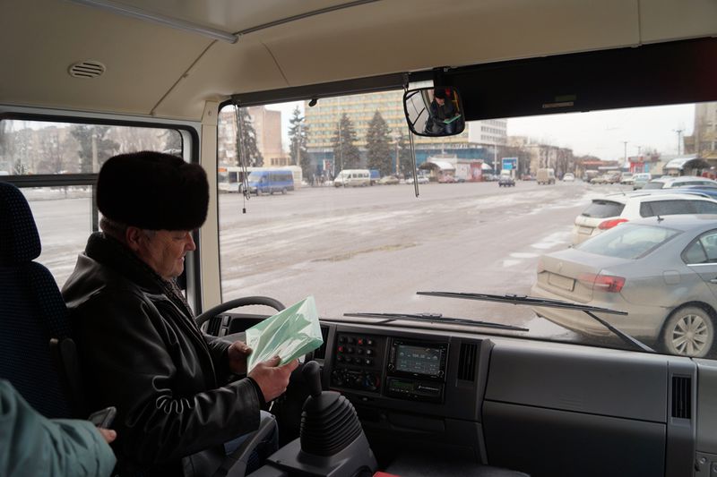 Костянтин Бриль вручив ліцею «Захисник» ключі від нового автобуса