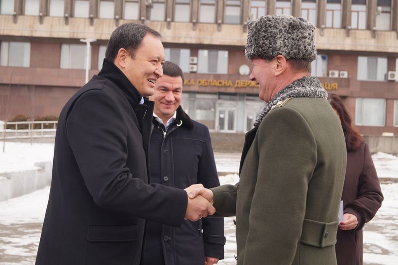 Костянтин Бриль вручив ліцею «Захисник» ключі від нового автобуса