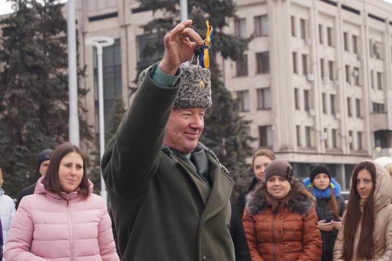 Костянтин Бриль вручив ліцею «Захисник» ключі від нового автобуса