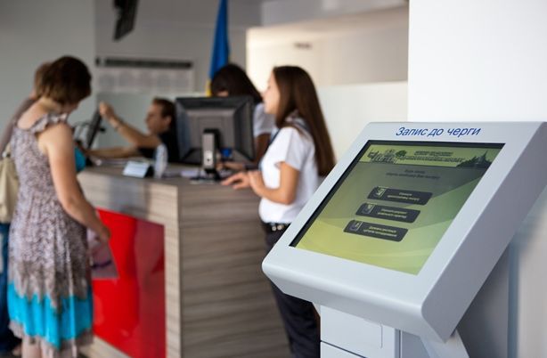 Запорізькі землевпорядники надали населенню за рік понад 140 тисяч адміністративних послуг