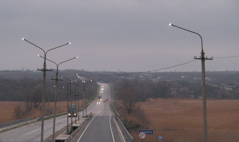 На автомобільних дорогах  області встановлюється енергоефективне освітлення 