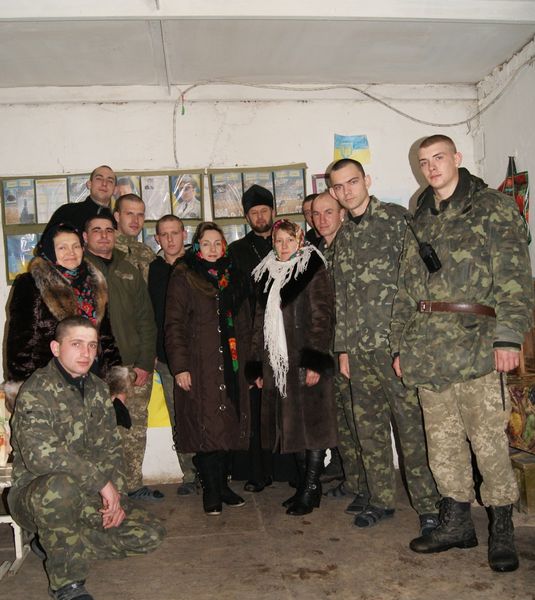 Жителі області не залишають військові частини без свят