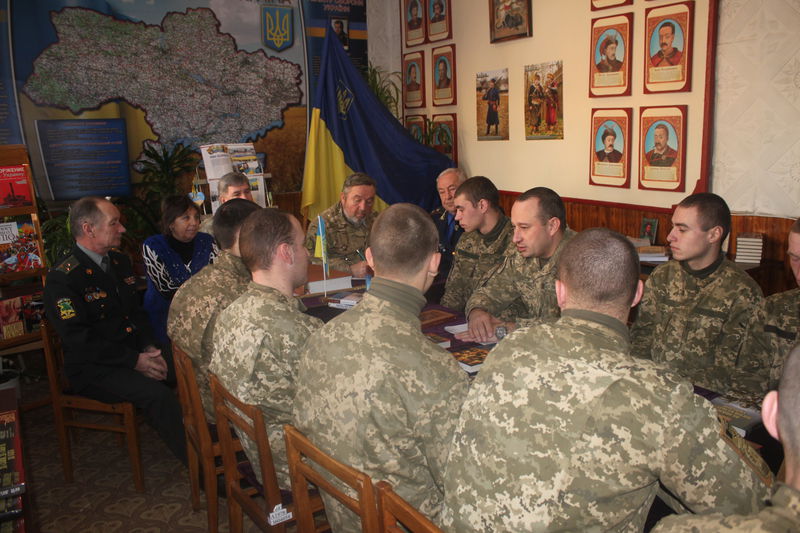 Запорізькі артилеристи стали читачами козацької бібліотеки