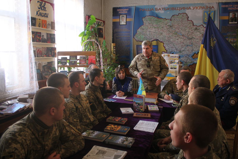 Запорізькі артилеристи стали читачами козацької бібліотеки