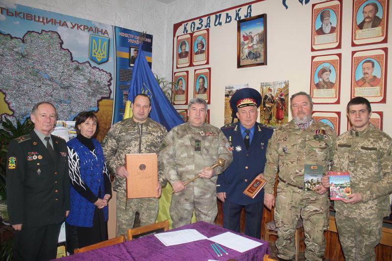 Запорізькі артилеристи стали читачами козацької бібліотеки