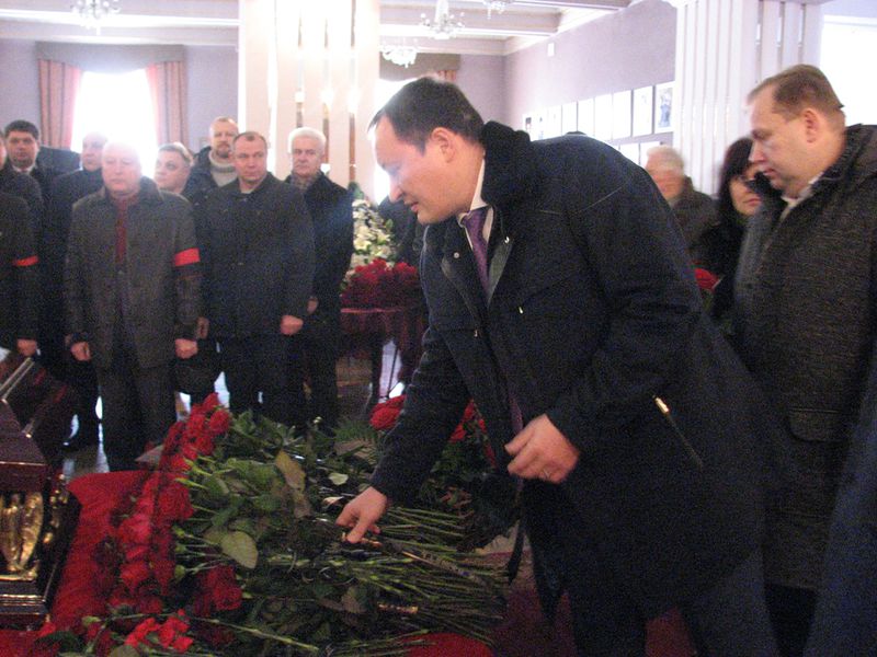 Запоріжці провели в останню путь видатного земляка Петра Ваната