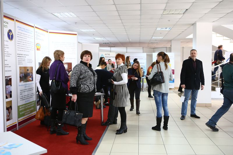 Розв’язання проблеми працевлаштування вимушених переселенців зацікавлені сторони шукають у діалозі