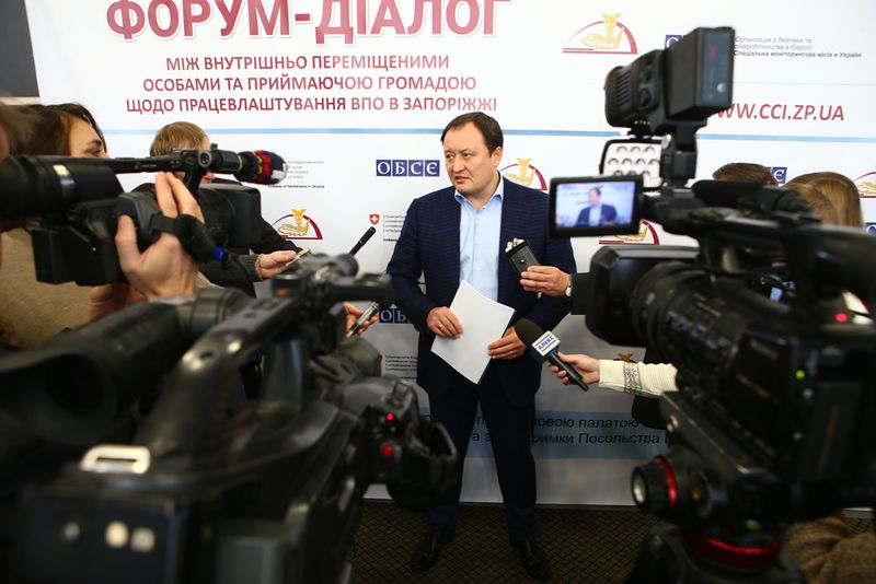 Розв’язання проблеми працевлаштування вимушених переселенців зацікавлені сторони шукають у діалозі
