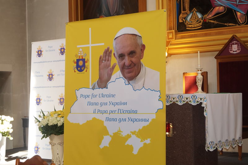 «Папа для України» розподіляє мікрогранти між вимушеними переселенцями зі Сходу України