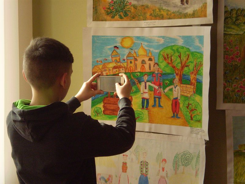 Малюнки юних запоріжців поїхали до столиці
