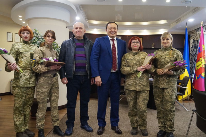 Напередодні 8 Березня Костянтин Бриль нагородив відзнаками жінок-військовослужбовців