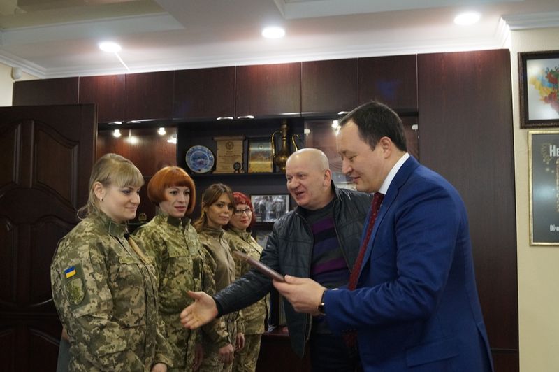 Напередодні 8 Березня Костянтин Бриль нагородив відзнаками жінок-військовослужбовців