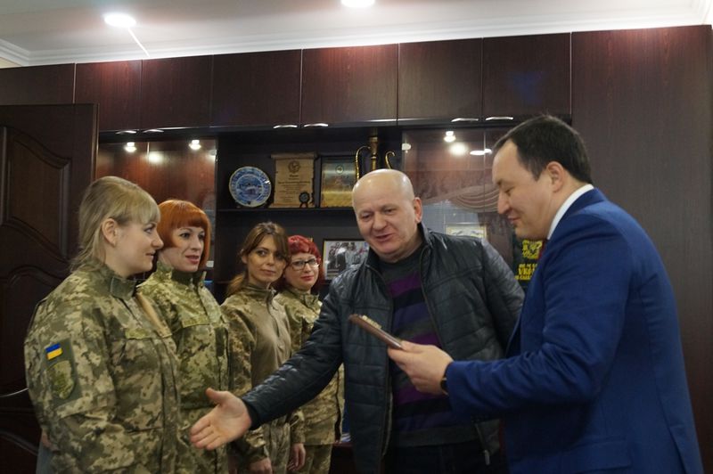 Напередодні 8 Березня Костянтин Бриль нагородив відзнаками жінок-військовослужбовців